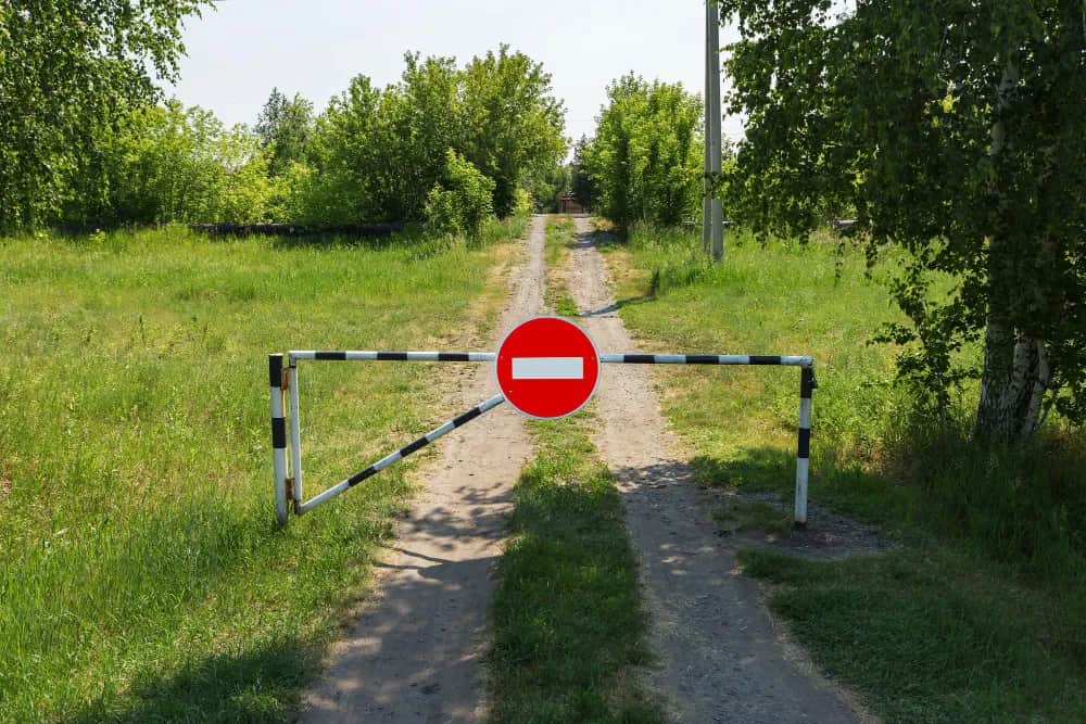 Kto stawia znaki drogowe na osiedlu? Sprawdź, kto jest odpowiedzialny