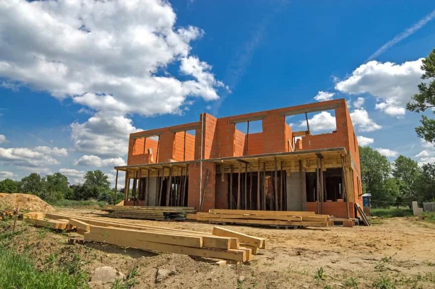 Czy można budować na działce rolnej? Oto warunki, które musisz znać